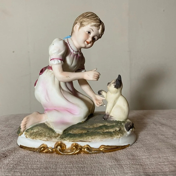 Kelvin Fine China Hand Painted Vintage Collectible Girl and Cat Figurine B-855 - Picture 1 of 5